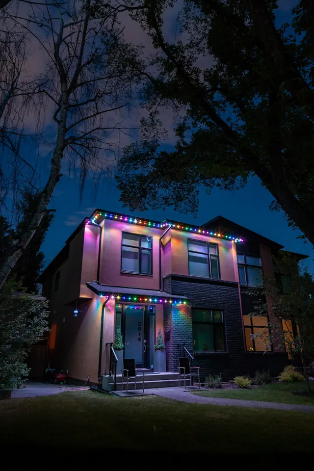 Warm white permanent roofline lighting on a Colorado home at night (photo 74 of 136)